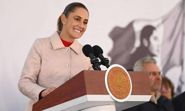 Fotografía cedida por la Presidencia de México de su mandataria, Claudia Sheinbaum, hablando durante una rueda de prensa este viernes, en Morelia (México). EFE/Presidencia de México/SOLO USO EDITORIAL/NO VENTAS/SOLO USO EDITORIAL/SOLO DISPONIBLE PARA ILUSTRAR LA NOTICIA QUE ACOMPAÑA(CRÉDITO OBLIGATORIO)