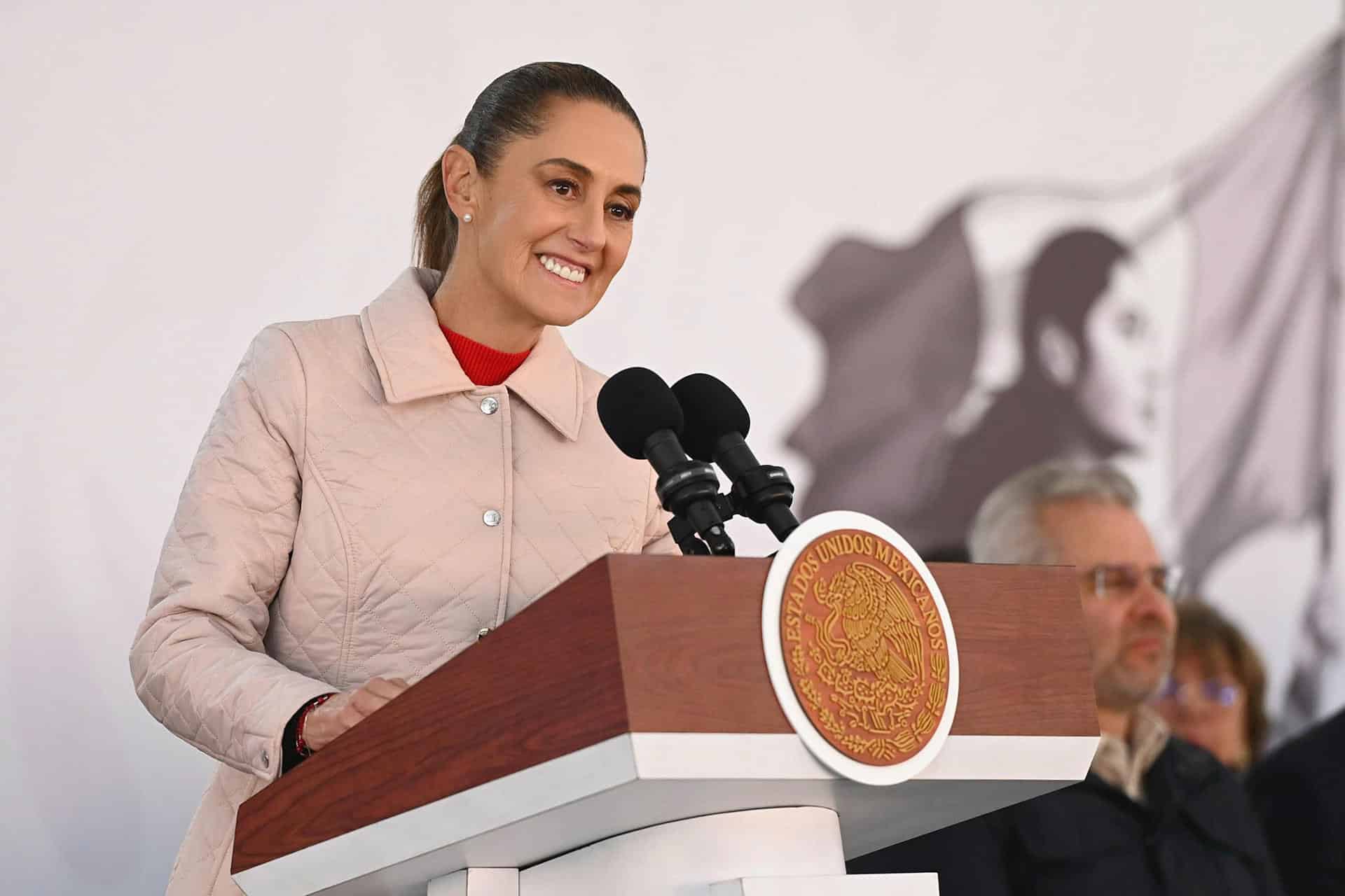 Fotografía cedida por la Presidencia de México de su mandataria, Claudia Sheinbaum, hablando durante una rueda de prensa este viernes, en Morelia (México). EFE/Presidencia de México/SOLO USO EDITORIAL/NO VENTAS/SOLO USO EDITORIAL/SOLO DISPONIBLE PARA ILUSTRAR LA NOTICIA QUE ACOMPAÑA(CRÉDITO OBLIGATORIO)