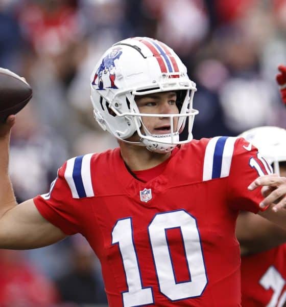 Fotografía de archivo del mariscal de campo de New England Patriots, quien este jueves reveló a la prensa que recibió consejos del miembro del Salón de la Fama Peyton Manning para conquistar este domingo el Super Bowl LX. EFE/EPA/CJ GUNTHER