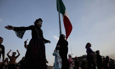 El Gobierno de la Ciudad de México celebró este viernes una fiesta comunitaria con música, actuaciones y bailes para mandar un mensaje de "amor" a través de un evento de preparación para el Mundial de Fútbol de este año, el cual pidieron fuera un torneo "sin fronteras" y de unión entre los distintos países. Imagen de archivo. EFE/ José Mendez