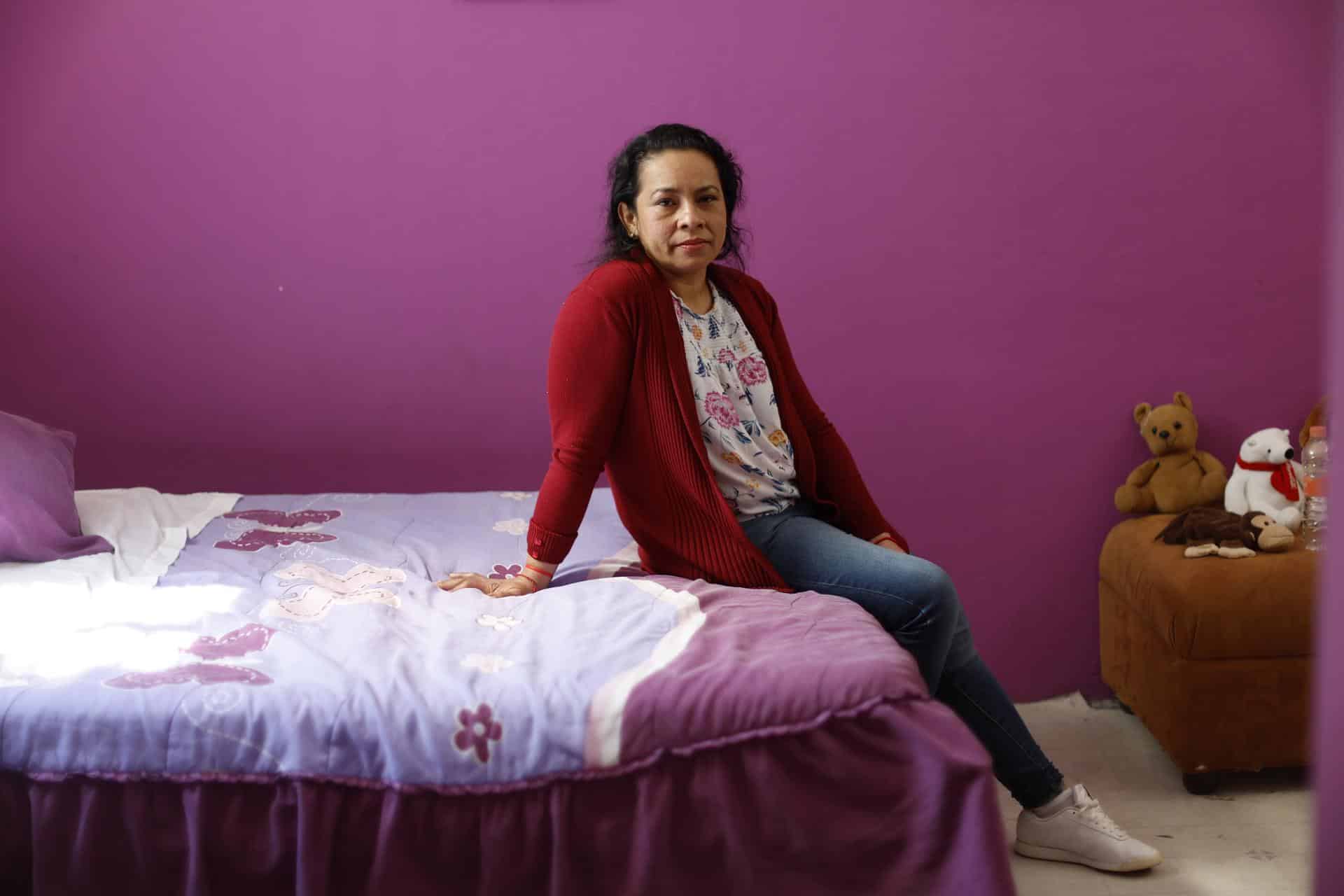 Meztli, mujer sobreviviente de violencia machista, posa durante una entrevista con EFE el 1 de febrero de 2026, en Ciudad de México (México). EFE/ Sáshenka Gutiérrez