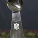 El codiciado Trofeo Vince Lombardi, durante el evento del Opening Night del Super Bowl LX de la Liga Nacional de Fútbol Americano (NFL) en San Jose, California. EFE/EPA/JOHN G. MABANGLO