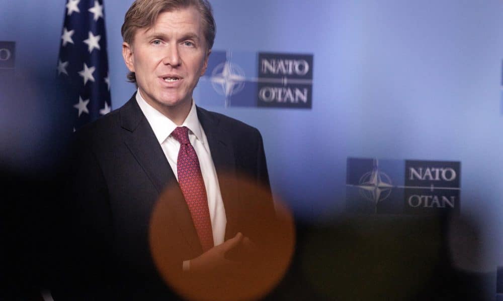 El subsecretario de Defensa de Estados Unidos, Elbridge A. Colby, llega a una reunión de ministros de Defensa de la OTAN en la sede de la Organización del Tratado del Atlántico Norte (OTAN) en Bruselas, Bélgica, el 12 de febrero de 2026. EFE/EPA/OLIVIER MATTHYS