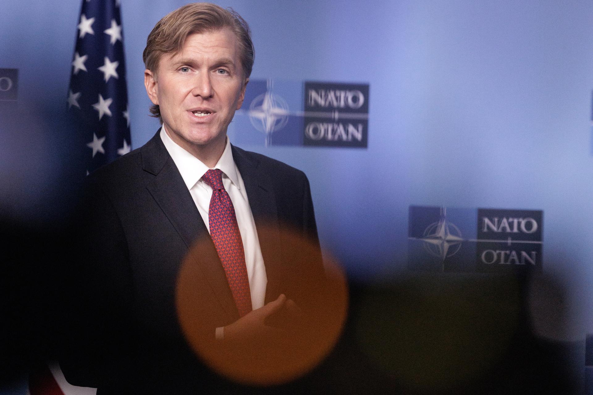 El subsecretario de Defensa de Estados Unidos, Elbridge A. Colby, llega a una reunión de ministros de Defensa de la OTAN en la sede de la Organización del Tratado del Atlántico Norte (OTAN) en Bruselas, Bélgica, el 12 de febrero de 2026. EFE/EPA/OLIVIER MATTHYS