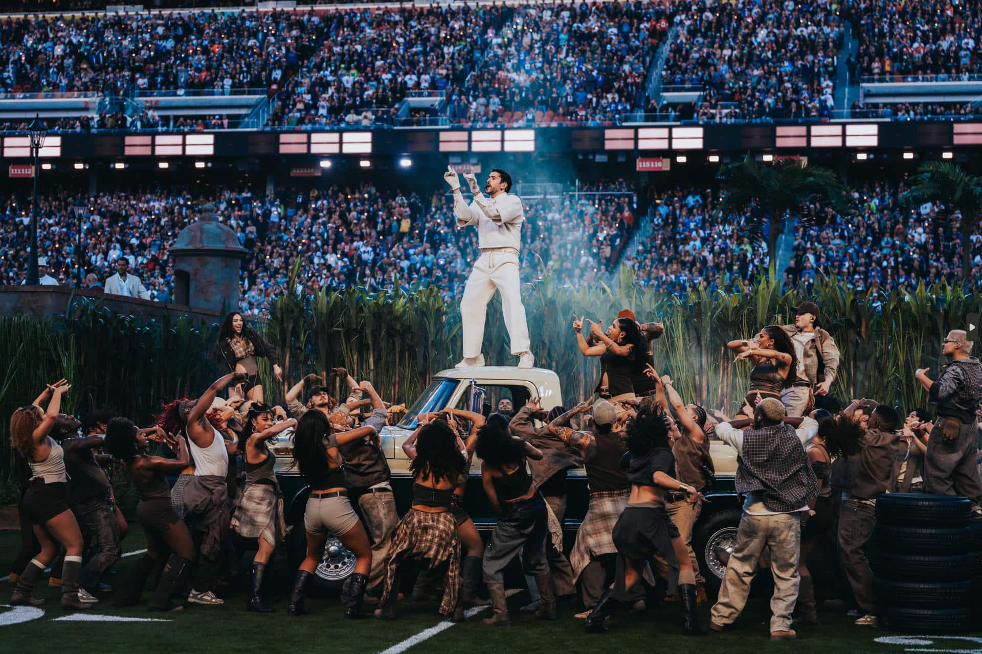 El cantante puertorriqueño Bad Bunny durante su actuación en el descanso del Super Bowl en Santa Clara, California, Estados Unidos. EFE/Acoustyle / SOLO USO EDITORIAL/SOLO DISPONIBLE PARA ILUSTRAR LA NOTICIA QUE ACOMPAÑA (CRÉDITO OBLIGATORIO)
