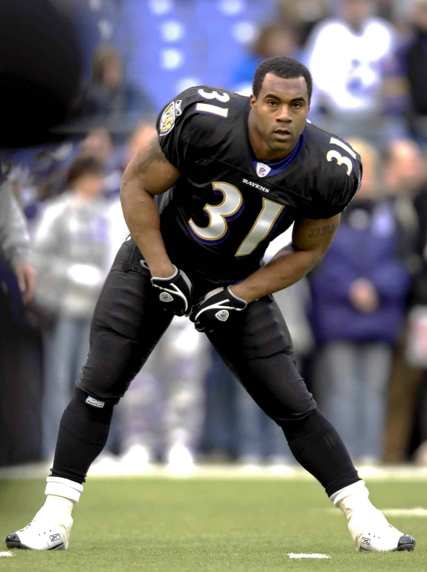 Fotografía de archivo del 31 de diciembre de 2006 en la que se observa a Jamal Lewis, uno de los cinco exjugadores de la NFL indultados por orden del presidente de EE.UU., Donald Trump. EFE/ED WOLFSTEIN