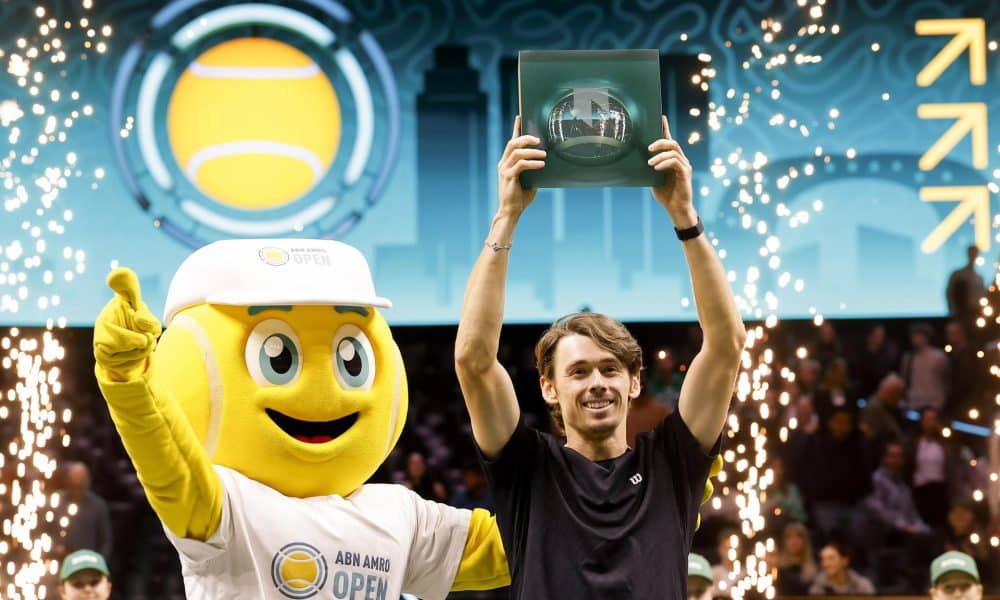 El tenista australiano Alex de Minaur en la final del torneo de Róterdam. EFE/EPA/BAS CZERWINSKI