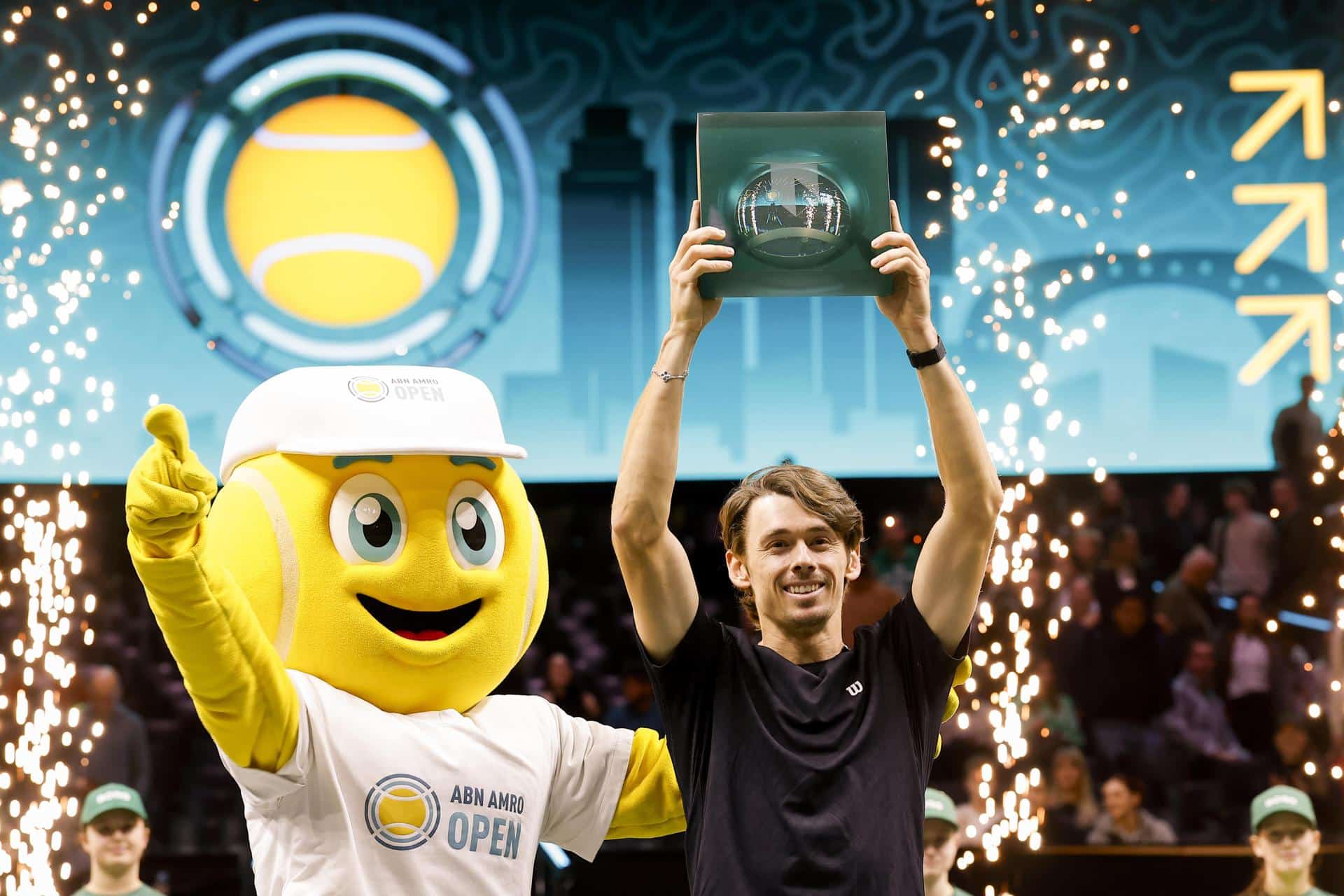 El tenista australiano Alex de Minaur en la final del torneo de Róterdam. EFE/EPA/BAS CZERWINSKI