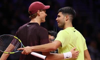 Carlos Alcaraz (D) y Jannik Sinner, números uno y dos del ránking mundial. EFE/EPA/HAN MYUNG-GU
Incheon, 10/01/2026.- El español Carlos Alcaraz (d) saluda al italiano Jannik Sinner tras imponerse en el partido de exhibición este sábado en el Inspire Arena de IncheonEFE/HAN MYUNG-GU