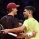 Carlos Alcaraz (D) y Jannik Sinner, números uno y dos del ránking mundial. EFE/EPA/HAN MYUNG-GU
Incheon, 10/01/2026.- El español Carlos Alcaraz (d) saluda al italiano Jannik Sinner tras imponerse en el partido de exhibición este sábado en el Inspire Arena de IncheonEFE/HAN MYUNG-GU
