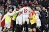 Los jugadores del Sevilla celebran el gol de Djibril Sow, primero del equipo andaluz, durante el partido de la jornada 24 de LaLiga que Sevilla FC y Deportivo Alavés disputaron en el estadio Ramón Sánchez-Pizjuán. EFE/José Manuel Vidal
