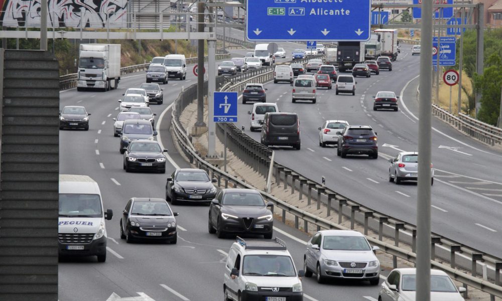 Vista del tráfico en la entrada a Murcia capital. EFE/Juan Carlos Caval