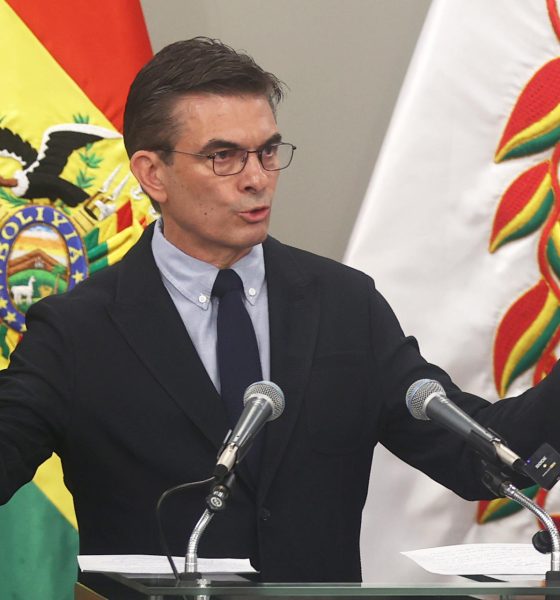 El presidente de Bolivia, Rodrigo Paz, habla durante una rueda de prensa este viernes, en La Paz (Bolivia). EFE/ Luis Gandarillas