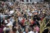 Personas participan en la celebración del Domingo de Ramos en San José (Costa Rica). EFE/ Jeffrey Arguedas
