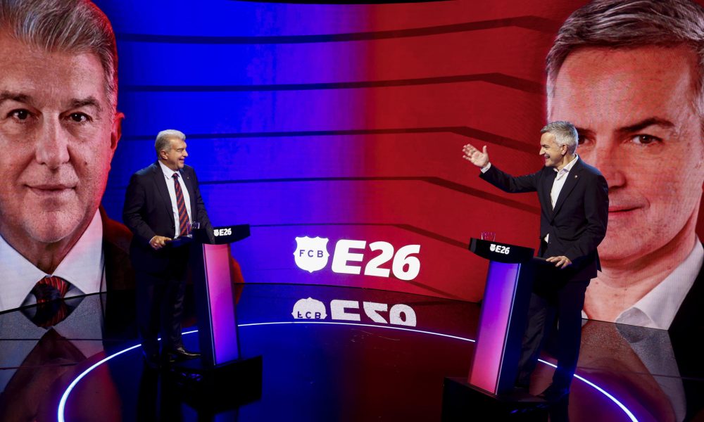 Los dos candidatos a las elecciones del FC Barcelona, Joan Laporta (i) y Víctor Font (d), durante el segundo y último debate electoral organizado este jueves por la Corporació Catalana de Mitjans Audiovisuals. EFE/Quique García