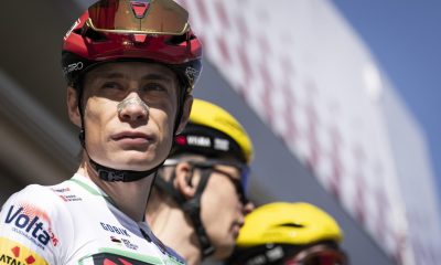 El danés Jonas Vingegaard, campeón de la Volta a Catalunya, antes de la salida de la séptima y última etapa de esta prueba con un recorrido de 95,1 kilómetros con salida y meta en Barcelona. EFE/Siu Wu