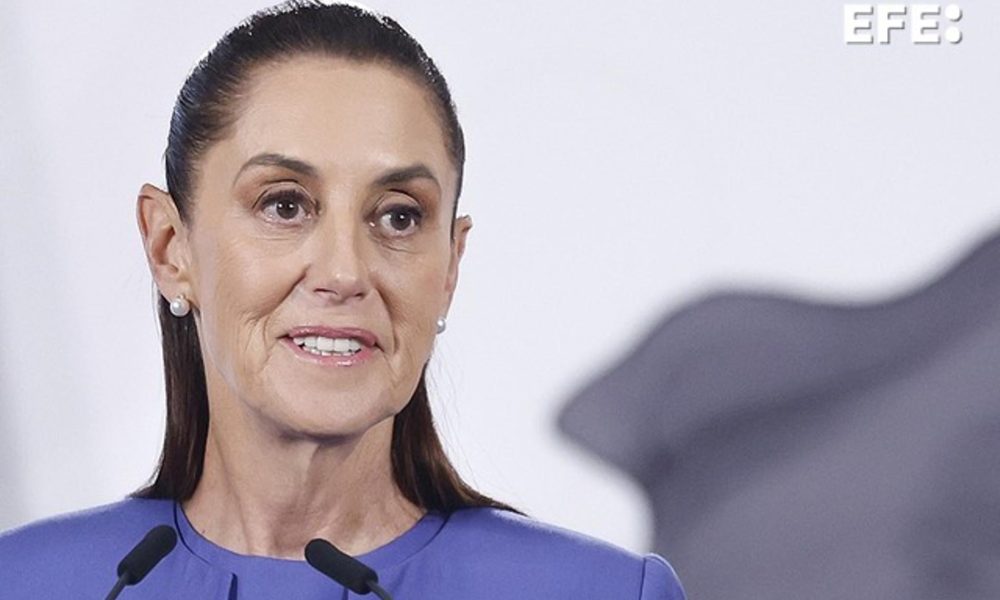 La presidenta de México, Claudia Sheinbaum, habla durante una rueda de prensa este miércoles, en Palacio Nacional de la Ciudad de México (México). EFE/ Sáshenka Gutiérrez
