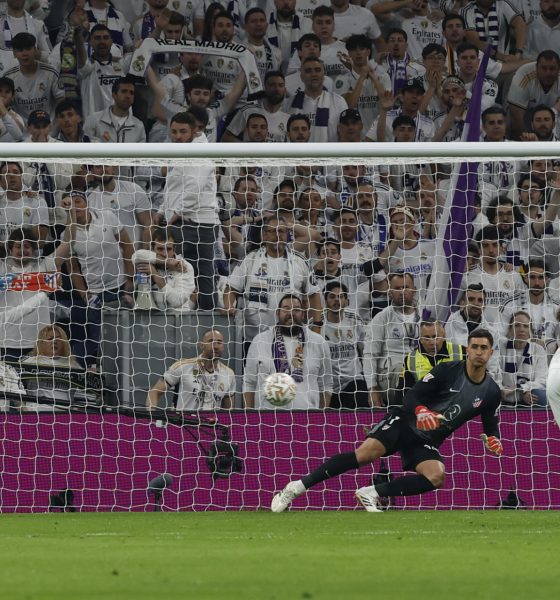 Vinicius marca el 1-1 de penalti al Atlético en el último derbi.-EFE/ J.J.Guillen