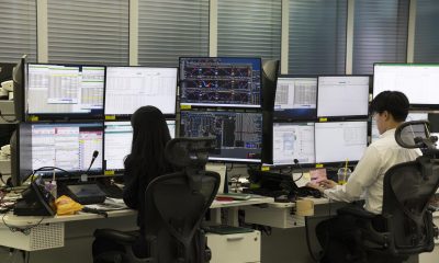 Instantes de las negociaciones en el principal índice de la Bolsa de Seúl, el Kospi, que sufrió este miércoles un desplome histórico.
EFE/EPA/JEON HEON-KYUN