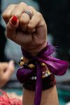 El puño en alto de una mujer durante la manifestación en Filipinas por el día internacional de la Mujer.
EFE/EPA/ROLEX DELA PENA