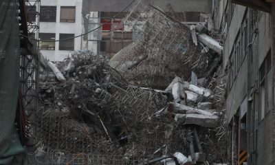 Fotografía de los escombros del edificio que colapsó ayer lunes en Ciudad de México (México). EFE/ Mario Guzmán