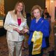 La presidenta de la Universidad de Miami Dade College, Madeline Pumariega (i); entrega una medalla a la reina Sofía de España (d), durante el evento 'Florida, Cuba y el Caribe en la Revolución Americana" este viernes, en la Torre de la Libertad en Miami, Florida (EE.UU.). EFE/ Giorgio Viera
