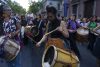 Mujeres particpan durante una marcha por la conmemoración del Día Internacional de la Mujer (8M) este domingo, Montevideo (Uruguay). EFE/ Meri Parrado
