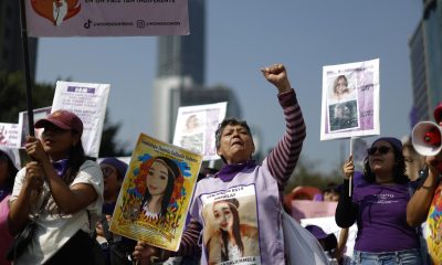 Fotografía del 8 de marzo de 2026, de mujeres manifestándose durante una marcha en el marco del Día Internacional de la Mujer en la Ciudad de México (México). EFE/Sáshenka Gutiérrez
