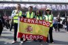 Aficionados del piloto español de Aston Martin Fernando Alonso posan en el circuito antes del Gran Premio de Japón de Fórmula 1 en el autódromo Suzuka International Racing Course. EFE/EPA/FRANCK ROBICHON