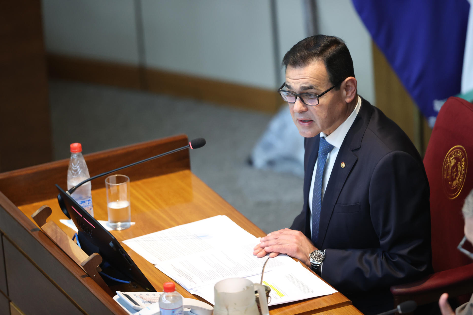 El ministro de Relaciones Exteriores de Paraguay, Rubén Ramírez, habla en durante una reunión en el Congreso de Paraguay este martes, en Asunción (Paraguay). EFE/ Juan Pablo Pino