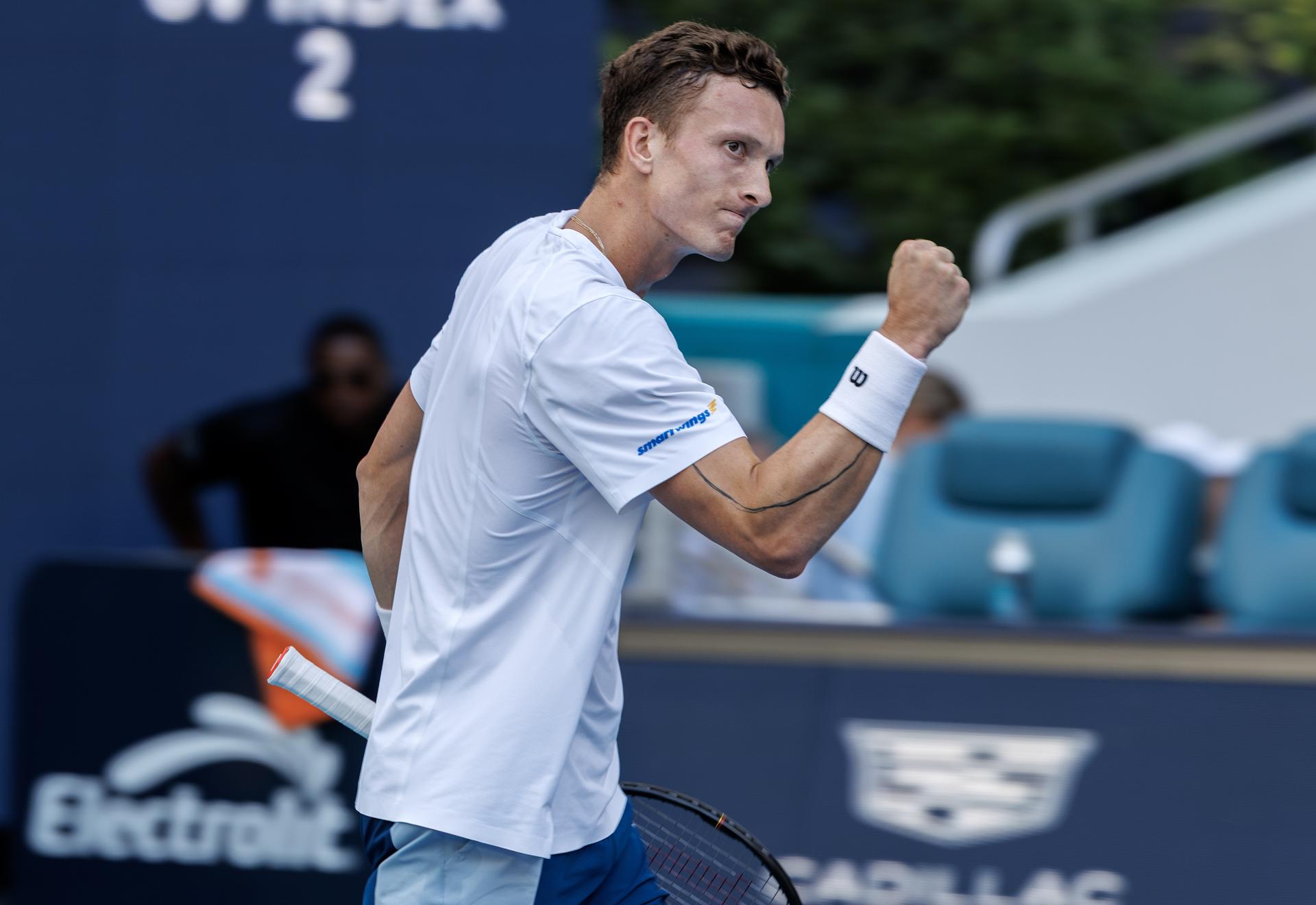 El checo Jiri Lehecka, durante su partido del pasado miércoles 25 de marzo en el Abierto de Miami de tenis. EFE/ CRISTOBAL HERRERA-ULASHKEVICH