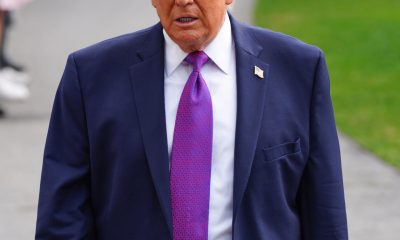 El presidente de Estados Unidos, Donald Trump, camina este miércoles, antes de partir hacia las ciudades de Reading, en el estado de Ohio, y Hebron, en Kentucky (EE.UU). EFE/ Octavio Guzmán