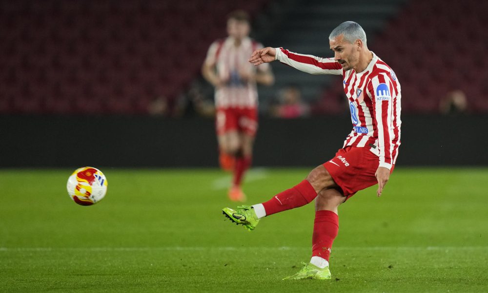 El delantero francés del Atlético de Madrid Antoine Griezmann durante el partido de vuelta de las semifinales de la Copa del Rey que FC Barcelona y Atlético de Madrid disputaron en el Camp Nou. EFE/Siu Wu