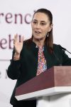 La presidenta de México, Claudia Sheinbaum, habla en una rueda de prensa este jueves en Palacio Nacional de la Ciudad de México (México). EFE/José Méndez
