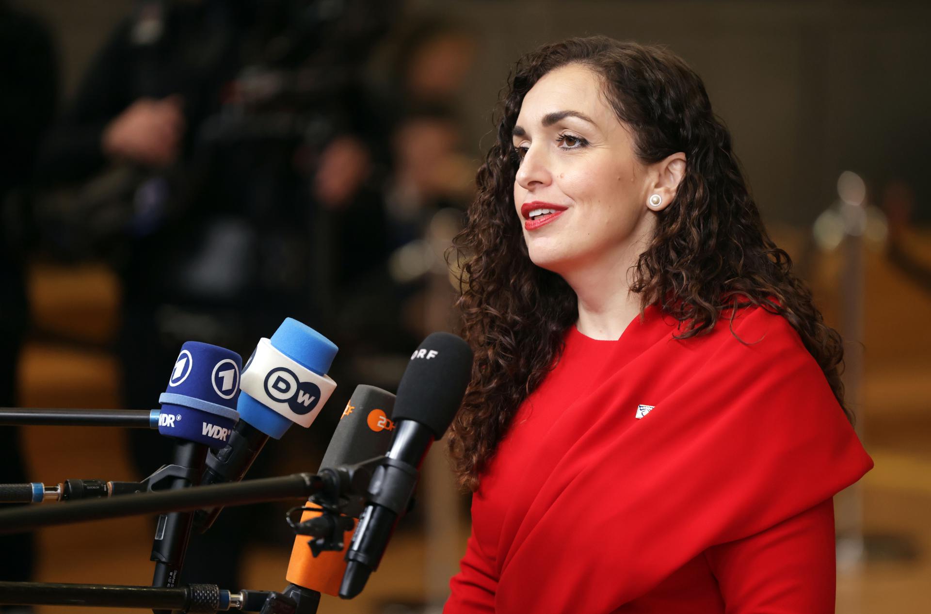 Imagen de archivo de la presidenta de Kosovo, Vjosa Osmani. EFE/EPA/OLIVIER MATTHYS