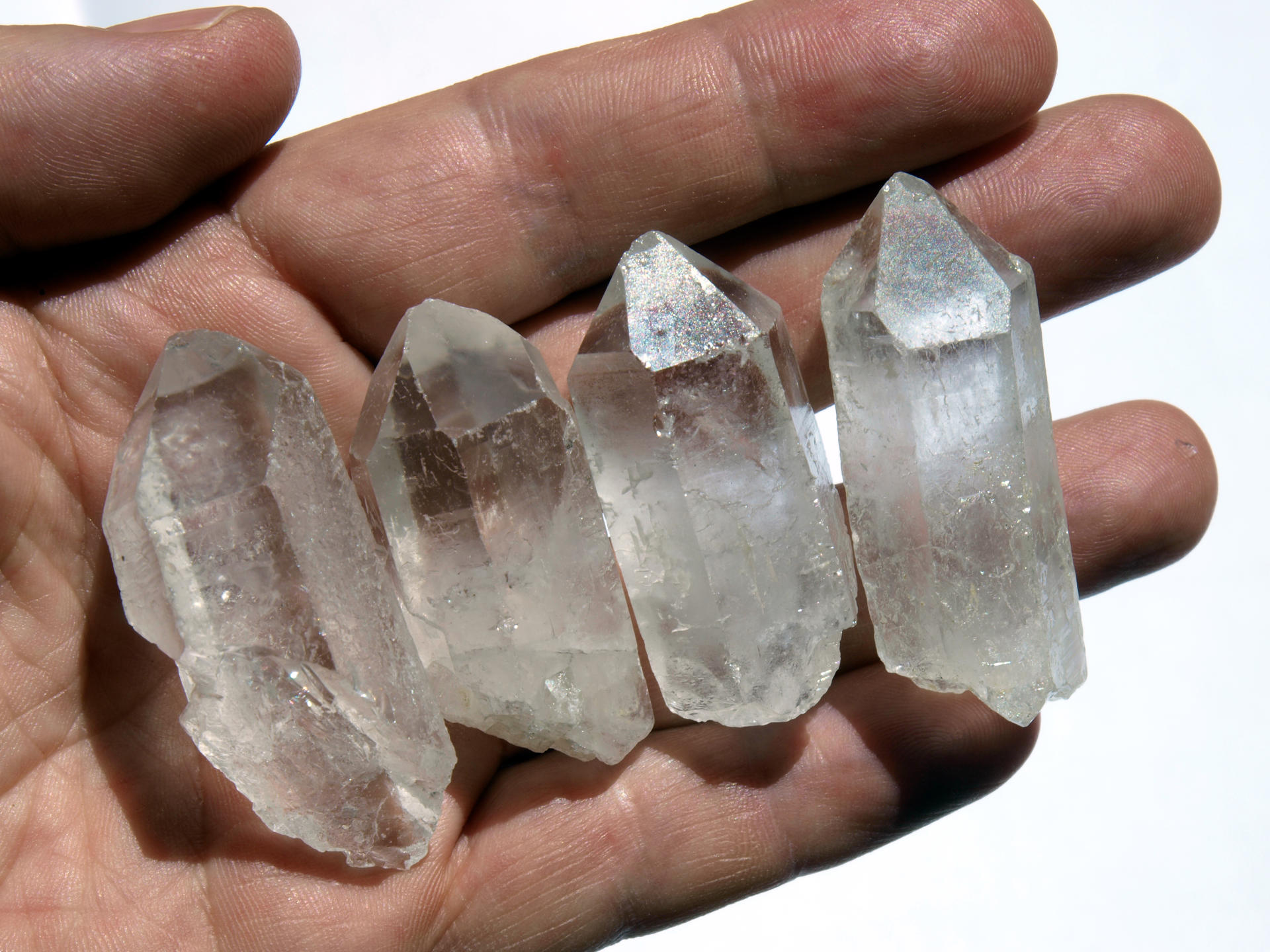 Los predecesores de los seres humanos modernos coleccionaban cristales aparentemente sin ningún uso. Un estudio con chimpancés puede ayudar a ahondar en las raíces de ello. Crédito: Aden Kahr/Donostia International Physics Center (DIPC)