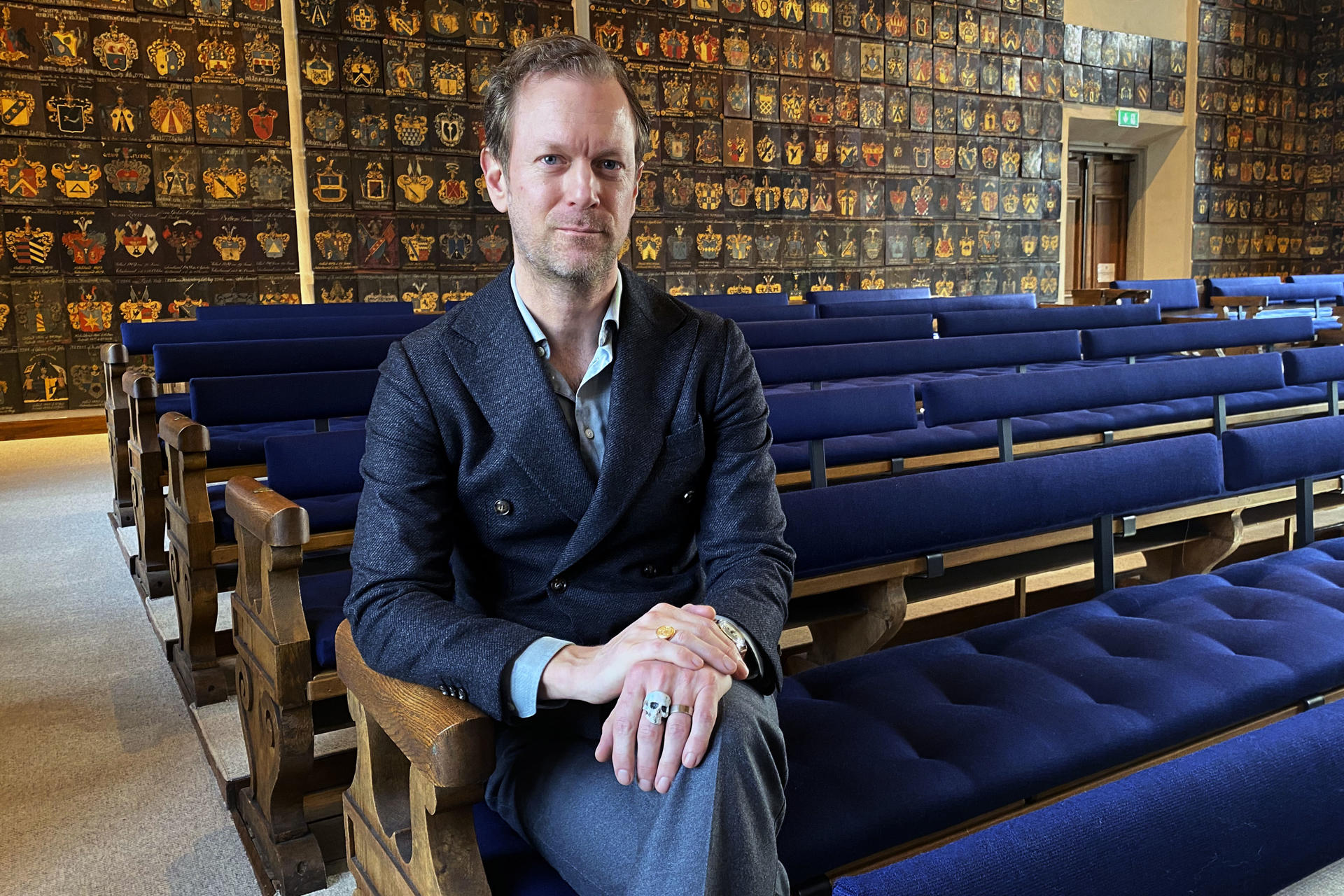 El escritor superventas Niklas Natt och Dag ha roto en su último libro un gran tabú familiar, el de Mans Stensson, el antepasado que protagonizó uno de los asesinatos más célebres de la historia de Suecia y acabó con la vida del líder rebelde Engelbrekt Engelbrektsson en el siglo XV. EFE/Lara Malvesí