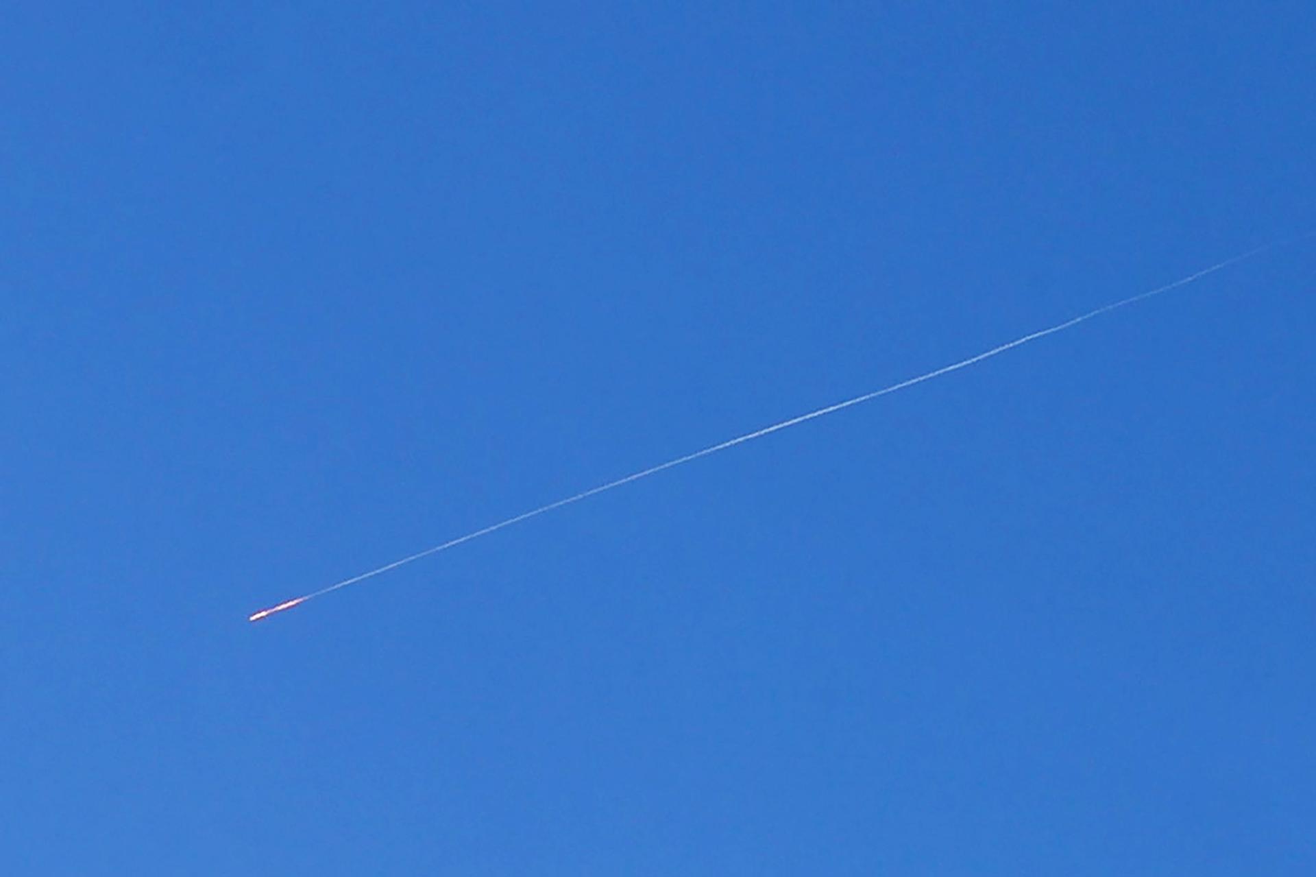 La defensa aérea israelí intercepta un proyectil sobre Jerusalén, Israel, 08 de marzo de 2026. Irán lanzó continuos ataques de represalia en toda la región tras una operación militar conjunta israelí-estadounidense que comenzó en las primeras horas del 28 de febrero de 2026, dirigiéndose a múltiples ubicaciones en Irán. (Jerusalén) EFE/EPA/ABIR SULTAN