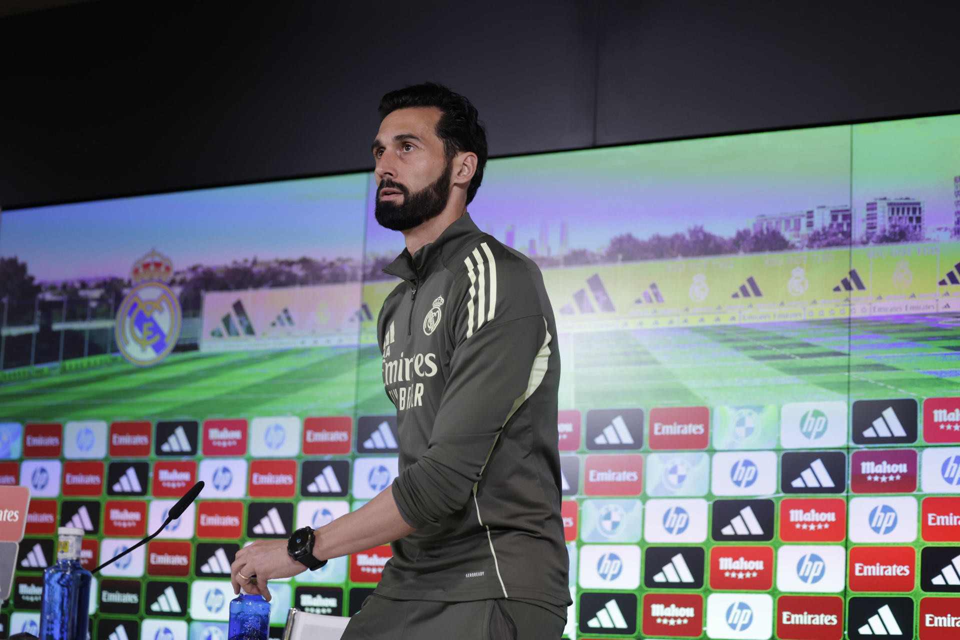 El entrenador del Real Madrid, Álvaro Arbeloa, durante la rueda de prensa previa al derbi contra el Atlético de Madrid. EFE/ Juanjo Martín