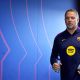 El entrenador del FC Barcelona, Hansi Flick, durante la rueda de prensa posterior al entrenamiento que el equipo azulgrana ha realizado en la ciudad deportiva Joan Gamper para preparar el partido de vuelta de los octavos de final de la Liga de campeones que mañana disputarán ante el Newcastle. EFE/Alejandro García