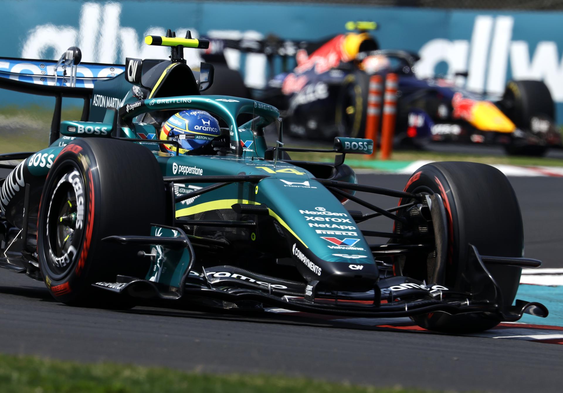 El piloto español de Aston Martin Fernando Alonso en acción durante la tercera sesión de entrenamientos libres del Gran Premio de Japón de Fórmula 1 en el circuito de Suzuka, Japón. EFE/EPA/FRANCK ROBICHON