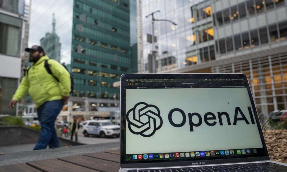 Fotografía de un computador con el logo de OpenAI en Nueva York (Estados Unidos). Imagen de archivo. EFE/ Angel Colmenares