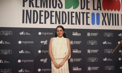 La cantante Valeria Castro en la alfombra roja de los Premios MIN, organizados por la Unión Fonográfica Independiente, este miércoles en el Gran Teatro de Córdoba. EFE/ Rafa Alcaide