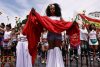 Mujeres participan en la marcha de la conmemoración del Día Internacional de la Mujer 8M este domingo, en Río de Janeiro (Brasil). EFE/ André Coelho
