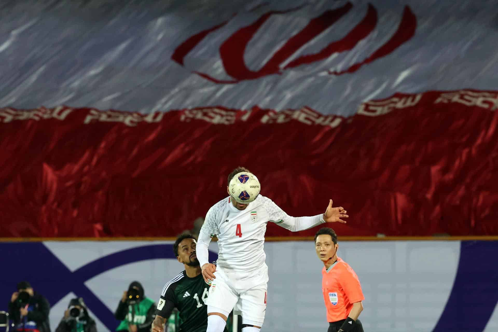 Partido de fútbol en Irán. EFE/EPA/ABEDIN TAHERKENAREH/Archivo