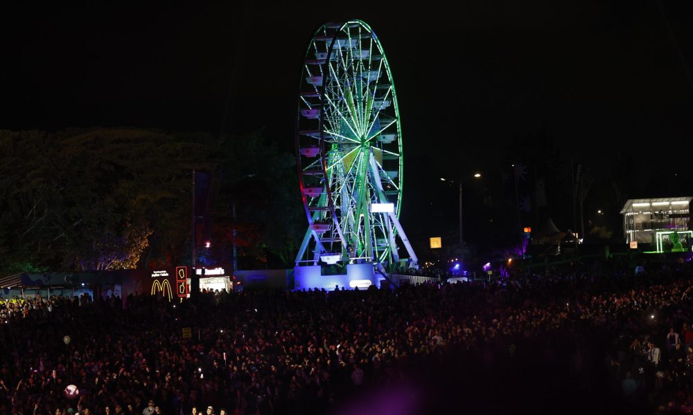 Imagen del público asistente al segundo día del Festival Estéreo Picnic (FEP) este sábado, en Bogotá (Colombia). EFE/ Mauricio Dueñas Castañeda