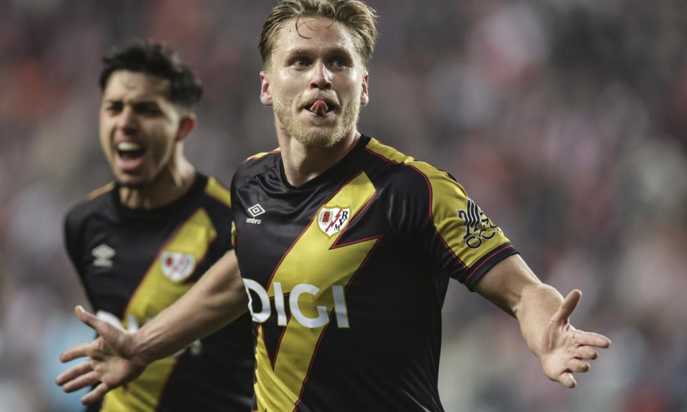 Alemao celebra el 0-1 del Rayo Vallecano ante el Samsunspor en la ida de octavos de la Liga Conferencia. EFE/EPA/ERDEM SAHIN