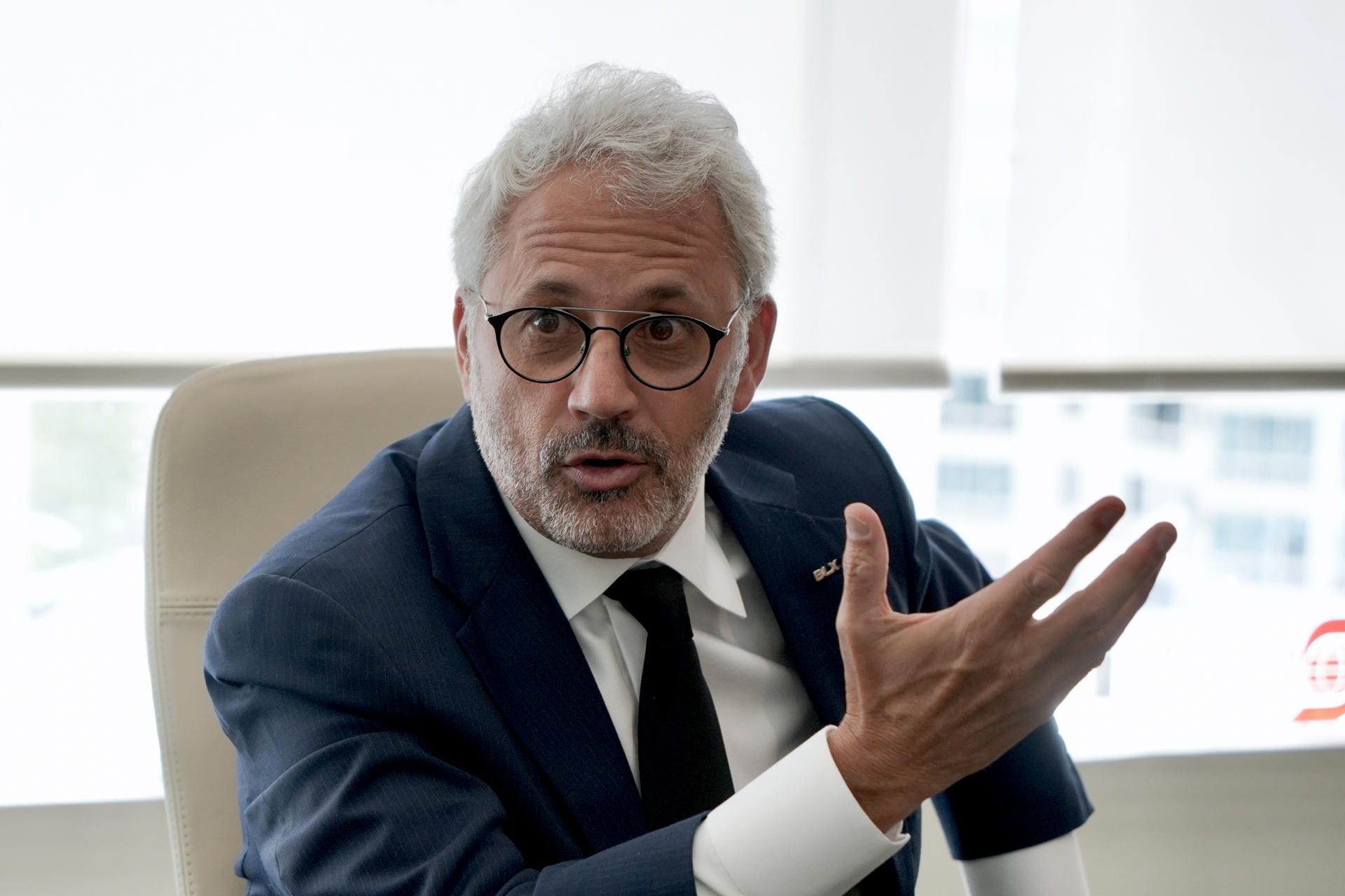 El presidente ejecutivo de Bladex, Jorge Salas, habla durante una entrevista con EFE este miércoles, en Ciudad de Panamá (Panamá). EFE/ Aris Mariota