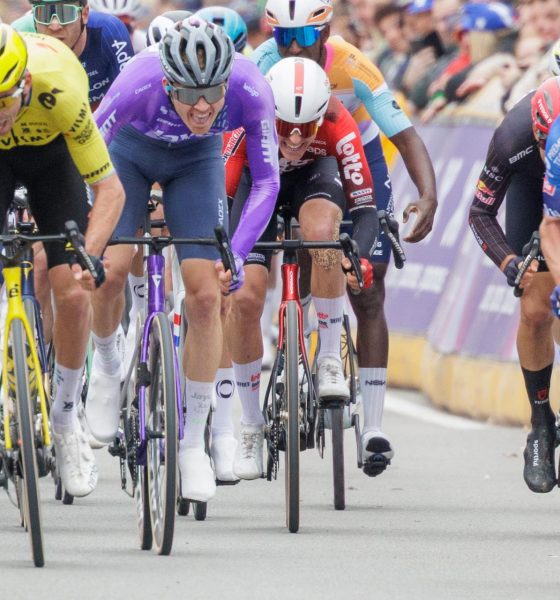 l belga Jasper Philipsen (Alpecin), en la 88 edición de la clásica belga En los Campos de Flandes, anteriormente llamada Gante-Wevelgem, disputada a través de 240,9 km,a. EFE/EPA/OLIVIER MATTHYS