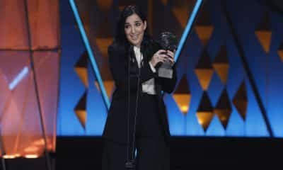 Alauda Ruiz de Azua recibe el GOya a mejor dirección por su filme 'Los domingos', que se llevó en total cinco galardones en la 40 edición de los premios del cine español. EFE/Alberto Estevez
